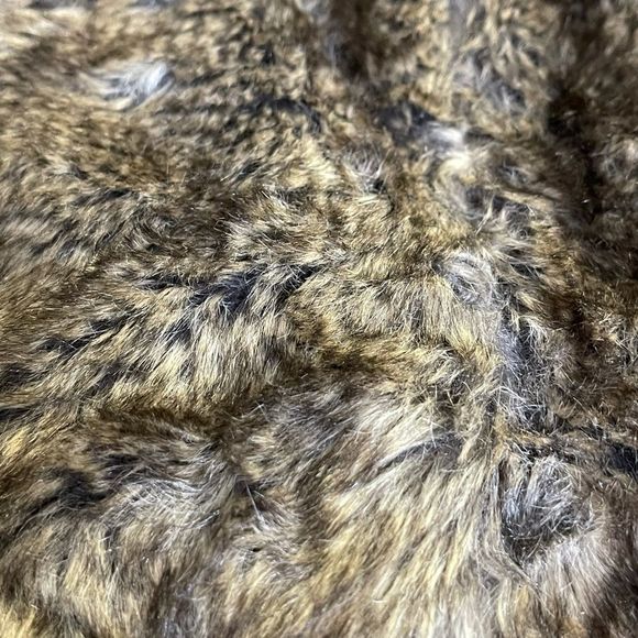 Sebby Faux Fur Vest with Pockets - Picture 4 of 8
